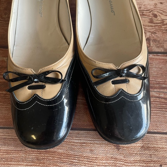 AUTHENTIC SALVATORE FERRAGAMO CLASSIC BLACK/TAN HIGH HEEL PUMPS SHOES SIZE 10 - Picture 3 of 16